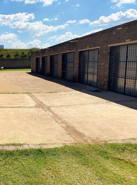 Storage unit Half garage unit  3m x 3m  (9 sqm)